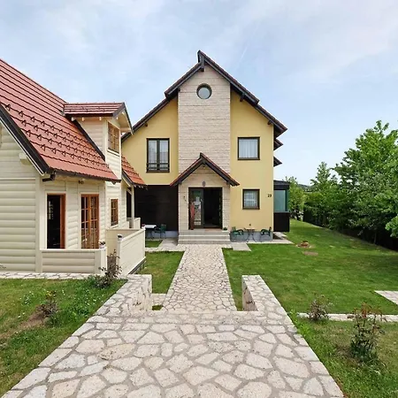 Bohemia Apartment *