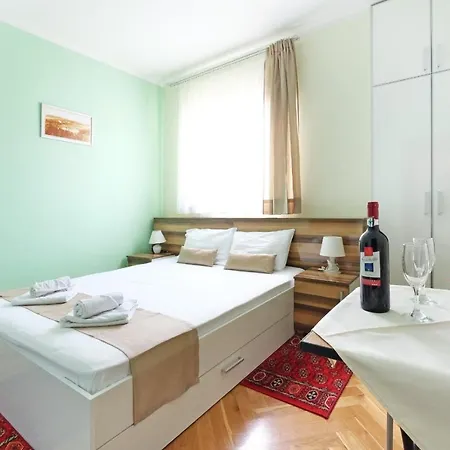 Bohemia Apartment *